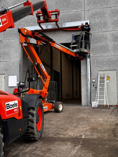 Snelloper geplaatst bij sectionaalpoort PostNL Vilvoorde – AEB Services